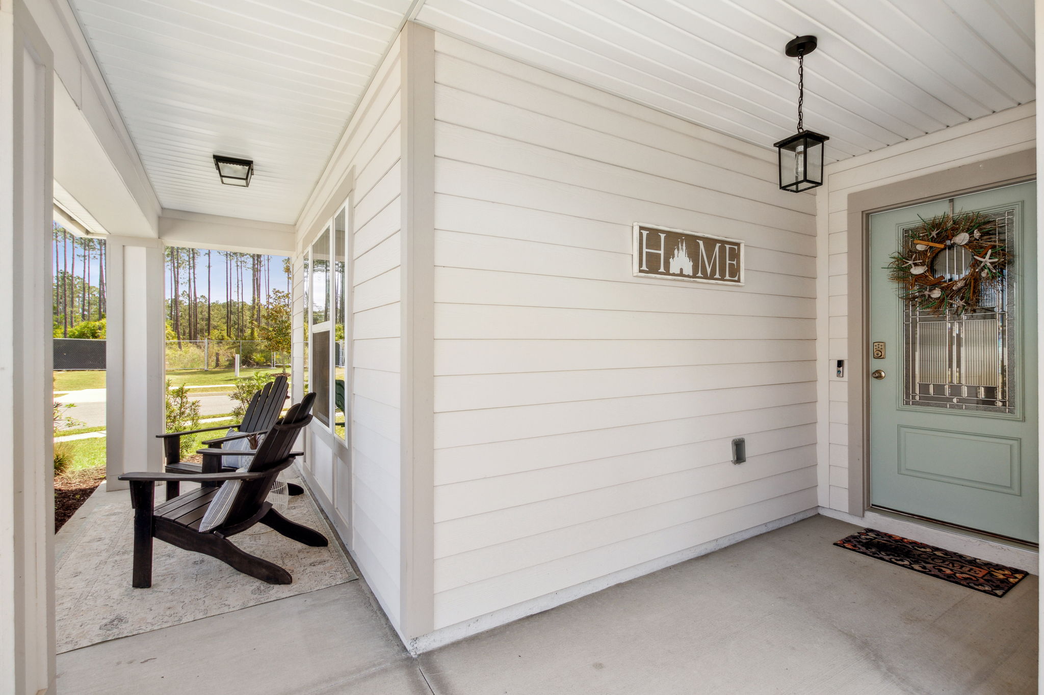 Front Porch/Entrance