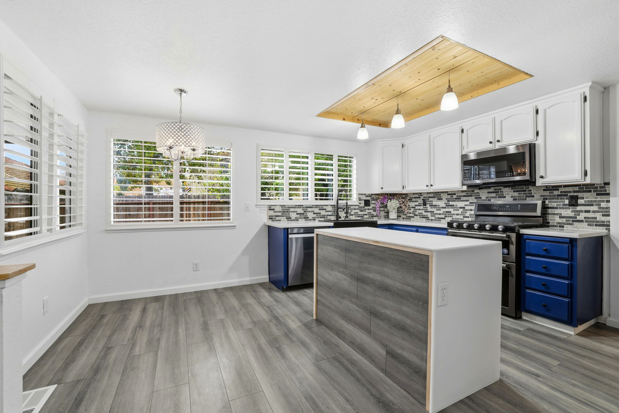 016_F8_8316 Dalkeith Way