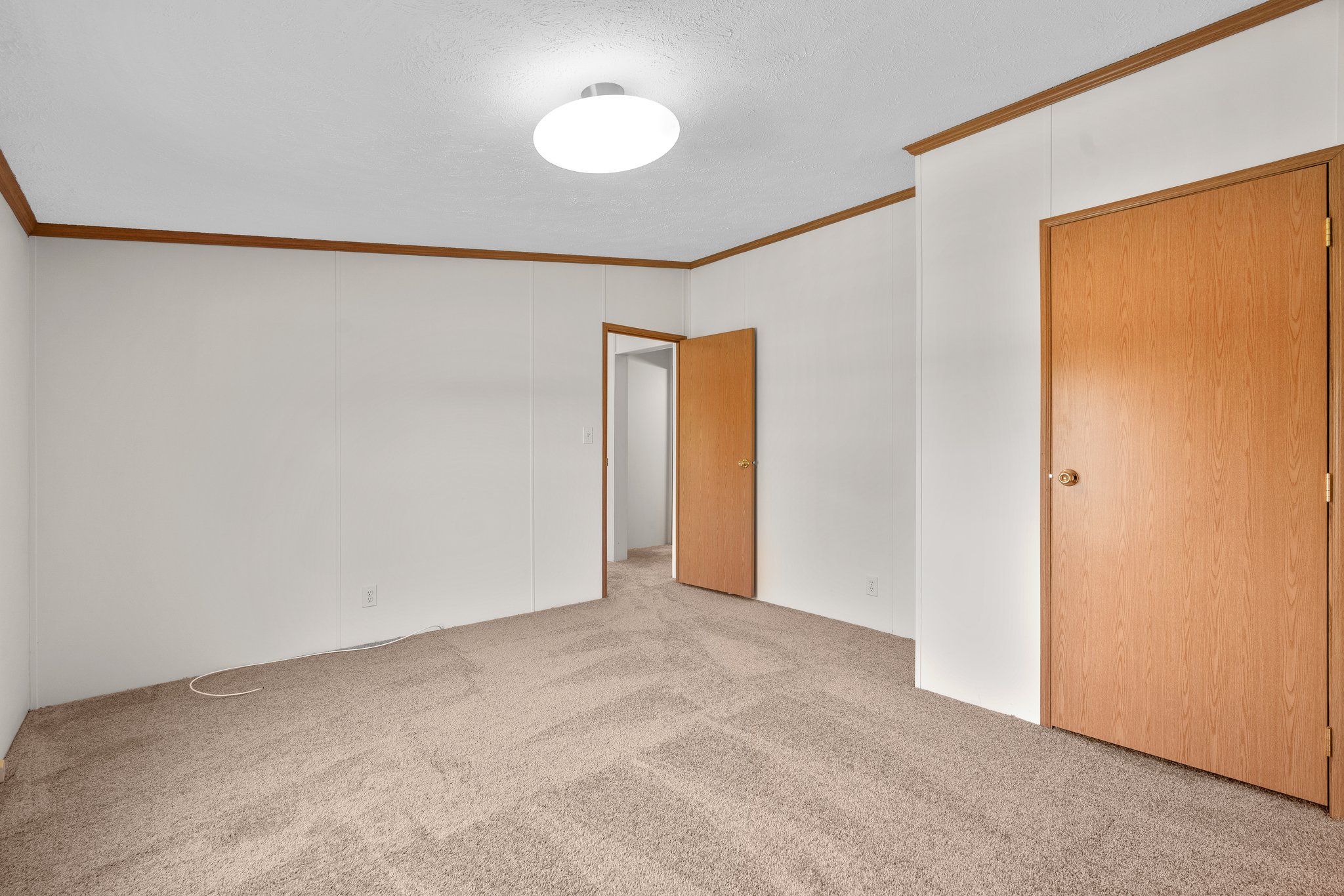 23. Main bedroom.jpg