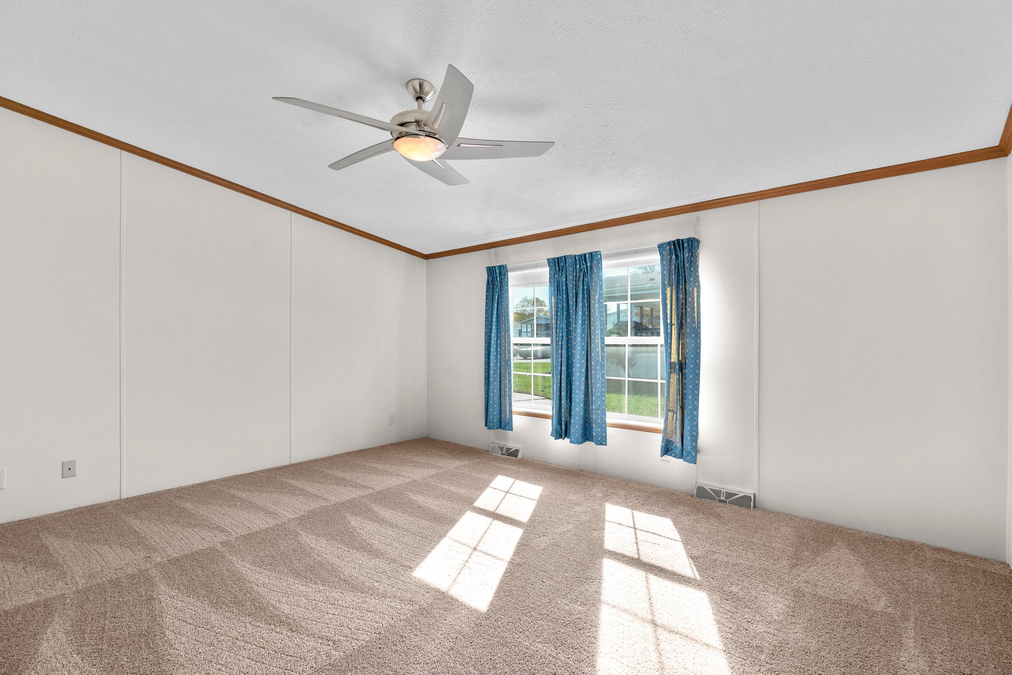 24. Main bedroom.jpg