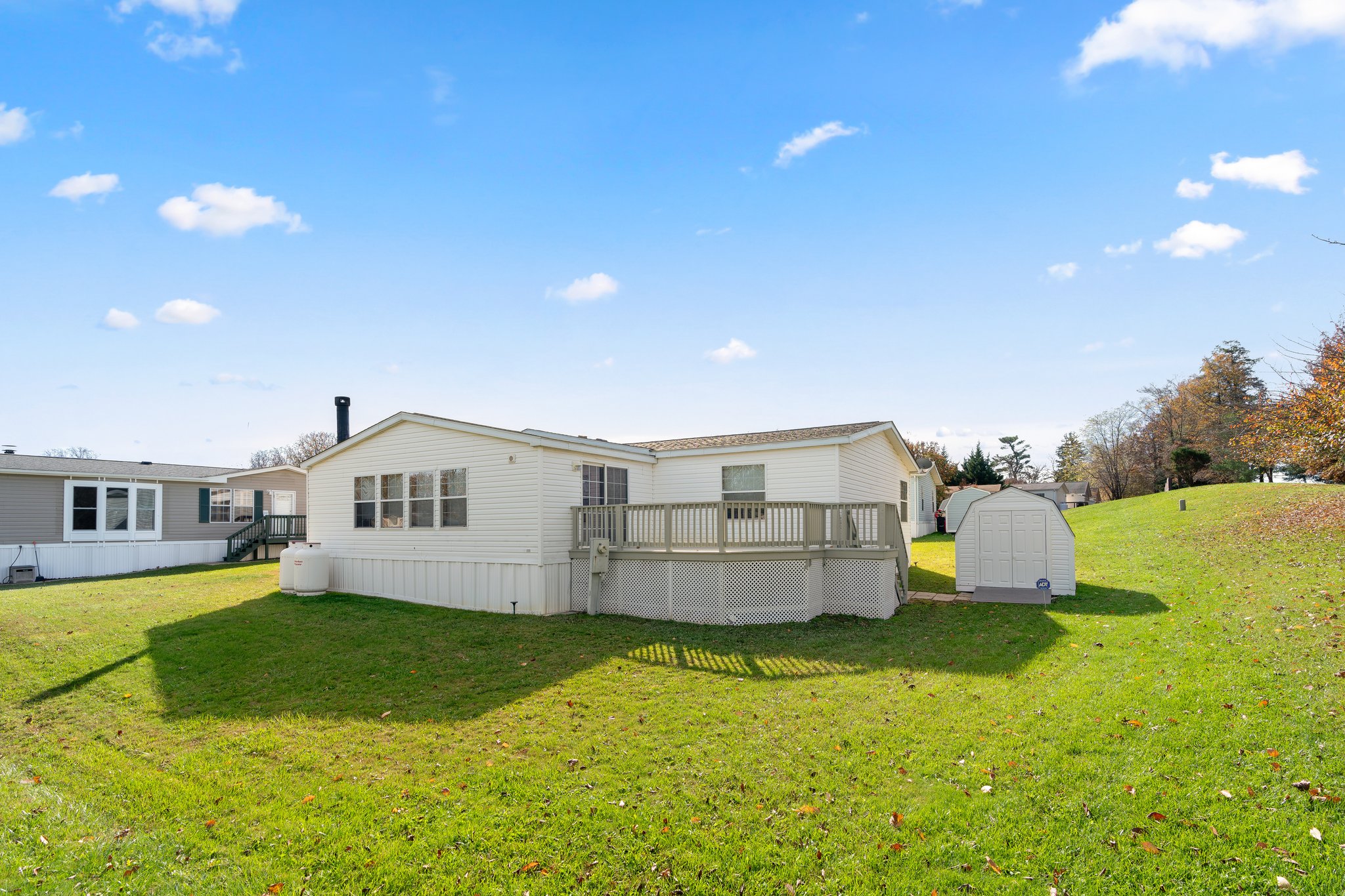 29. Back exterior.jpg