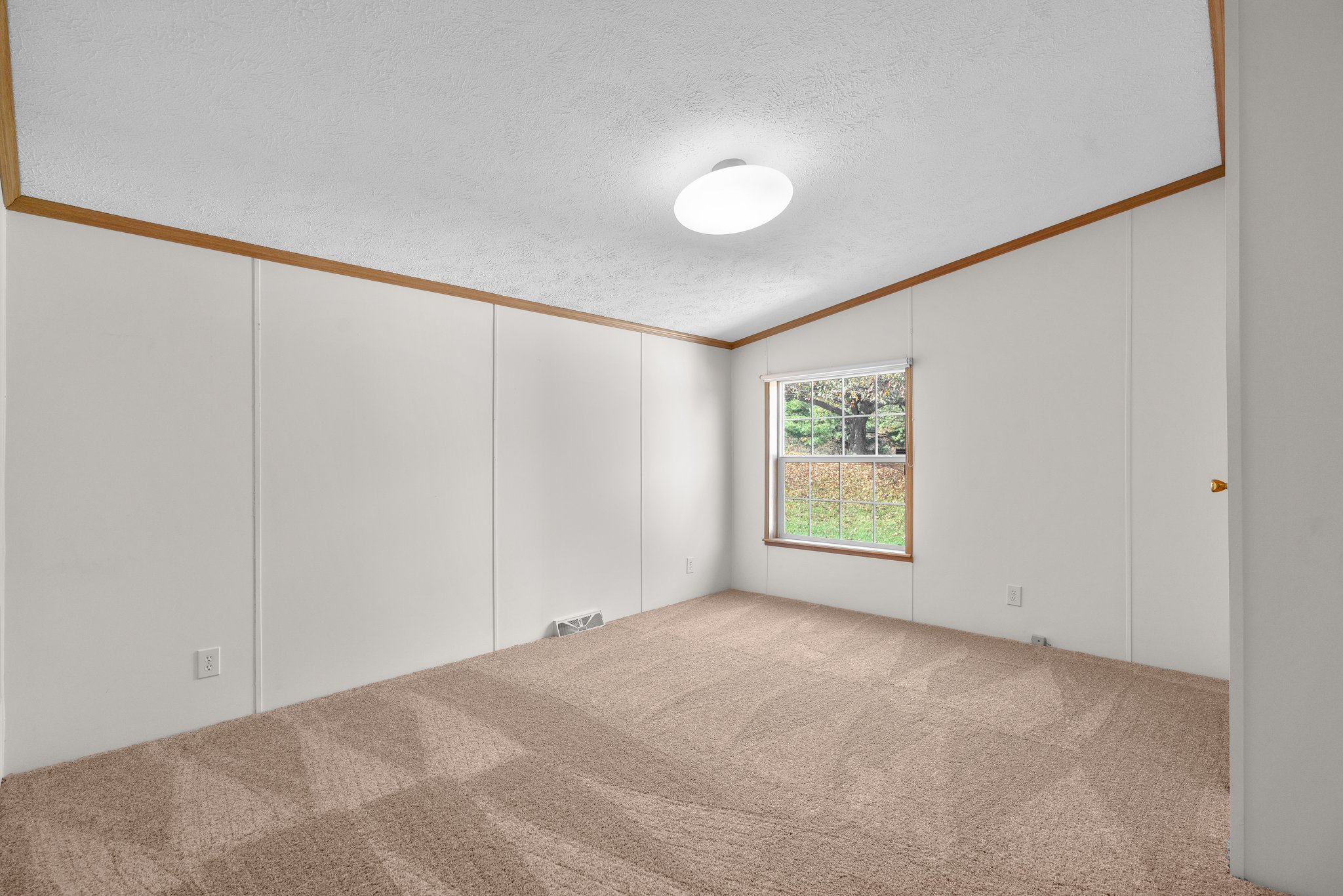 20. Main bedroom.jpg