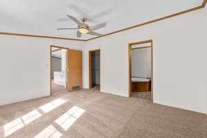 25. Main bedroom.jpg