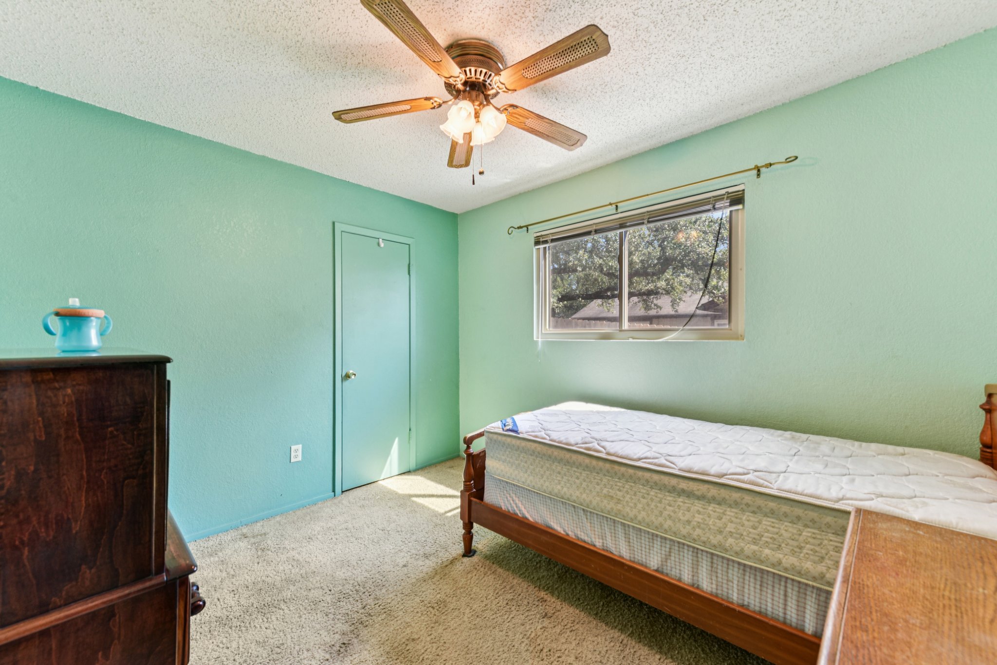 Gallatin Dr-S0410-017.jpg