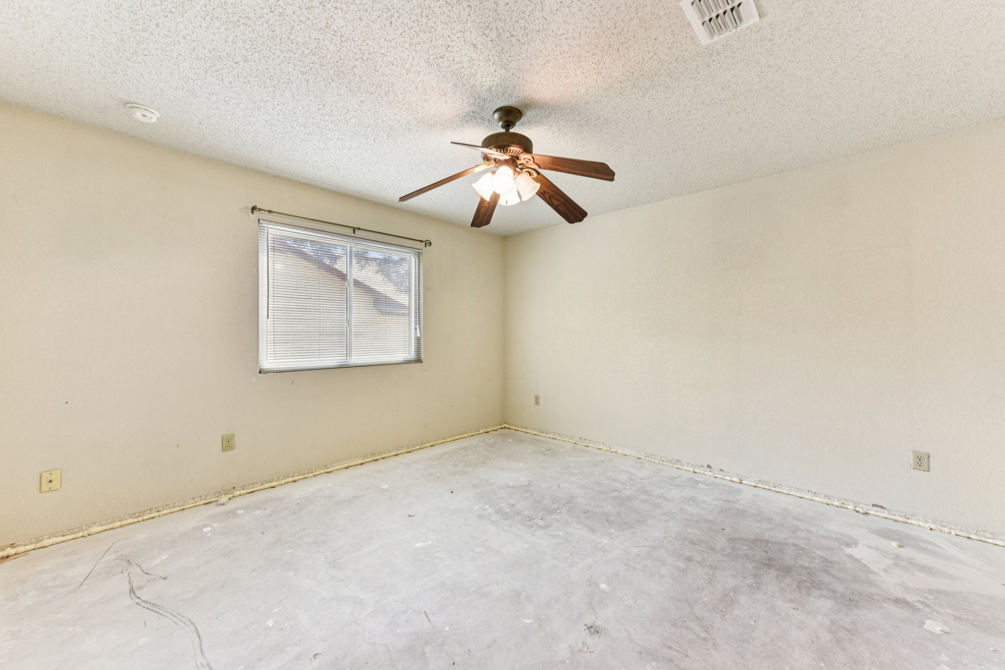 Gallatin Dr-S0410-020.jpg