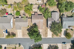Gallatin Dr-S0410-038.jpg