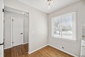 27_Interior