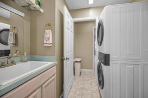 Laundry Room1b