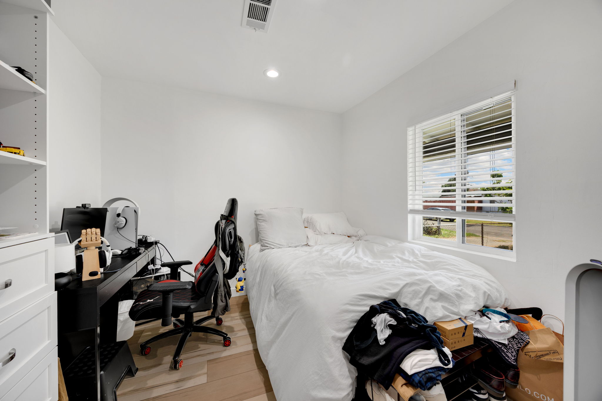  Photo 48