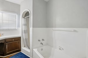 S Van Ness Ave-S2209-025.jpg