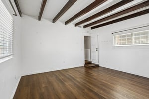 S Van Ness Ave-S2209-030.jpg