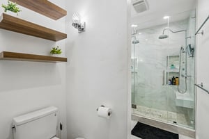S Van Ness Ave-S2209-031.jpg