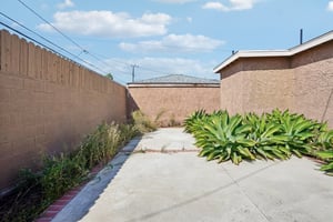 S Van Ness Ave-S2309-1-008.jpg
