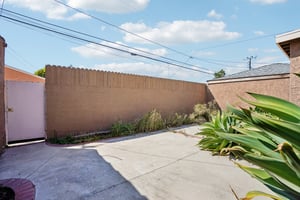 S Van Ness Ave-S2309-1-011.jpg