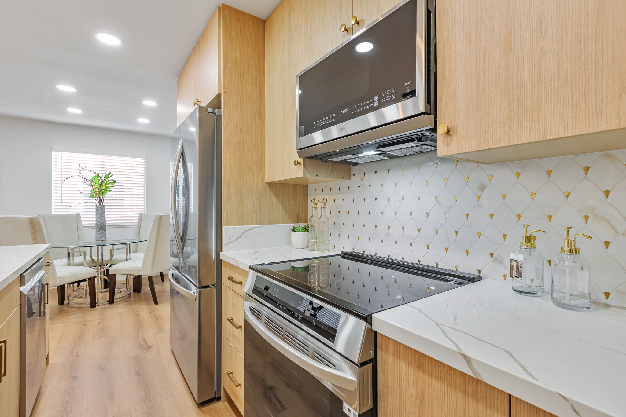 014_832 Gilchrist Dr 3
