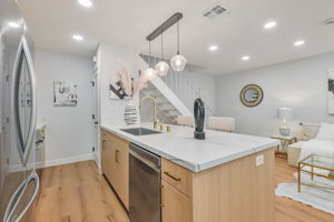 010_832 Gilchrist Dr 3