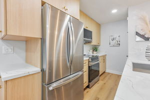 011_832 Gilchrist Dr 3