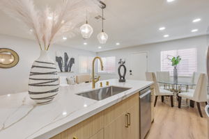 013_832 Gilchrist Dr 3