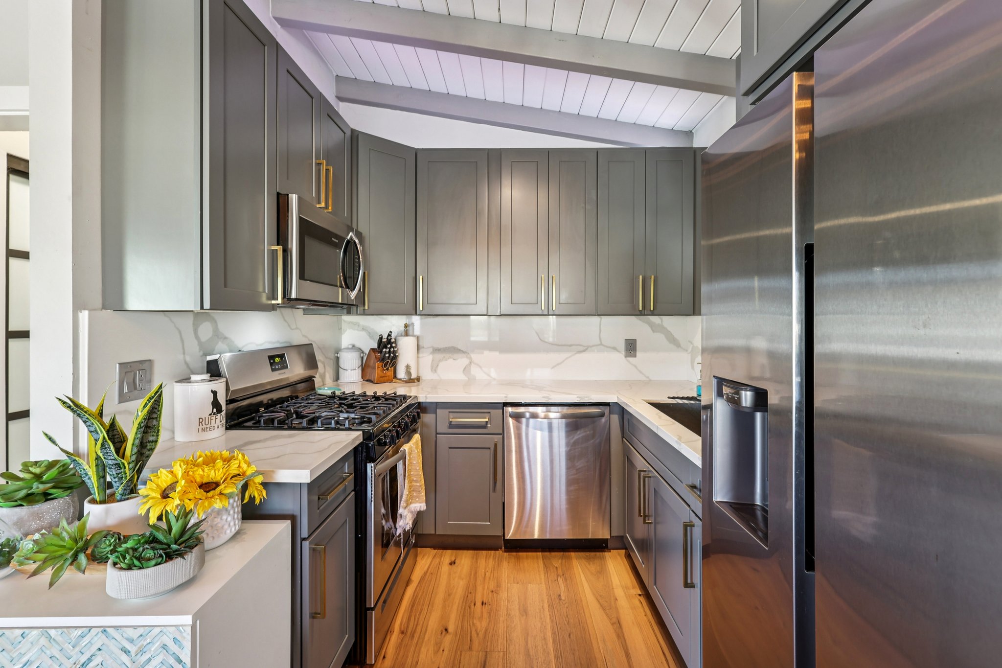 Neva Ave-S0212-017.jpg