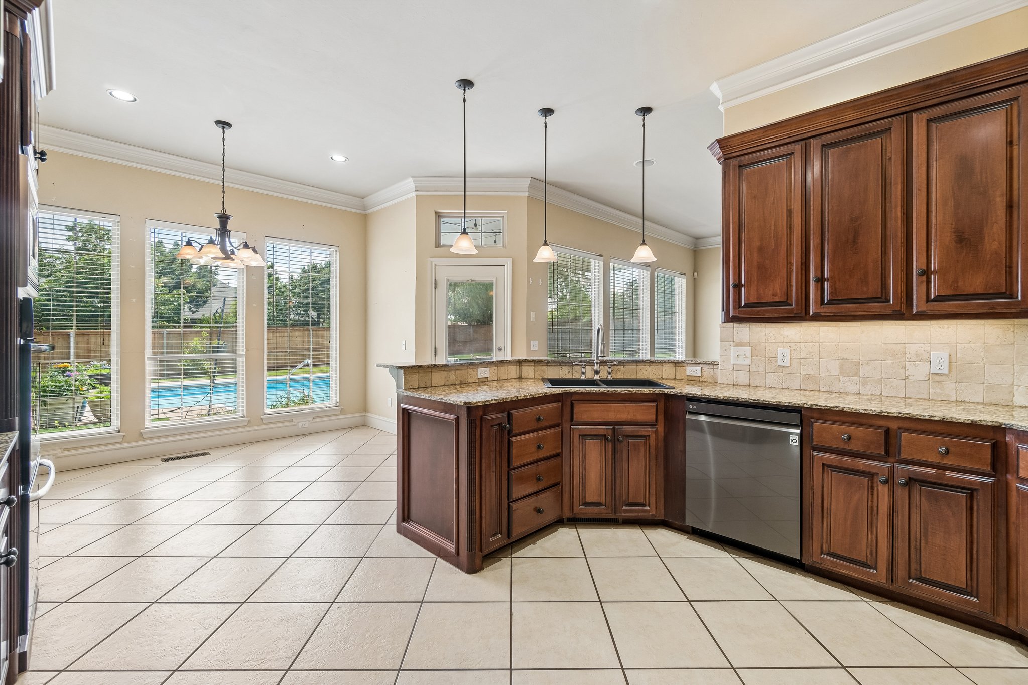 8324 NW 128th Cir_029.jpg