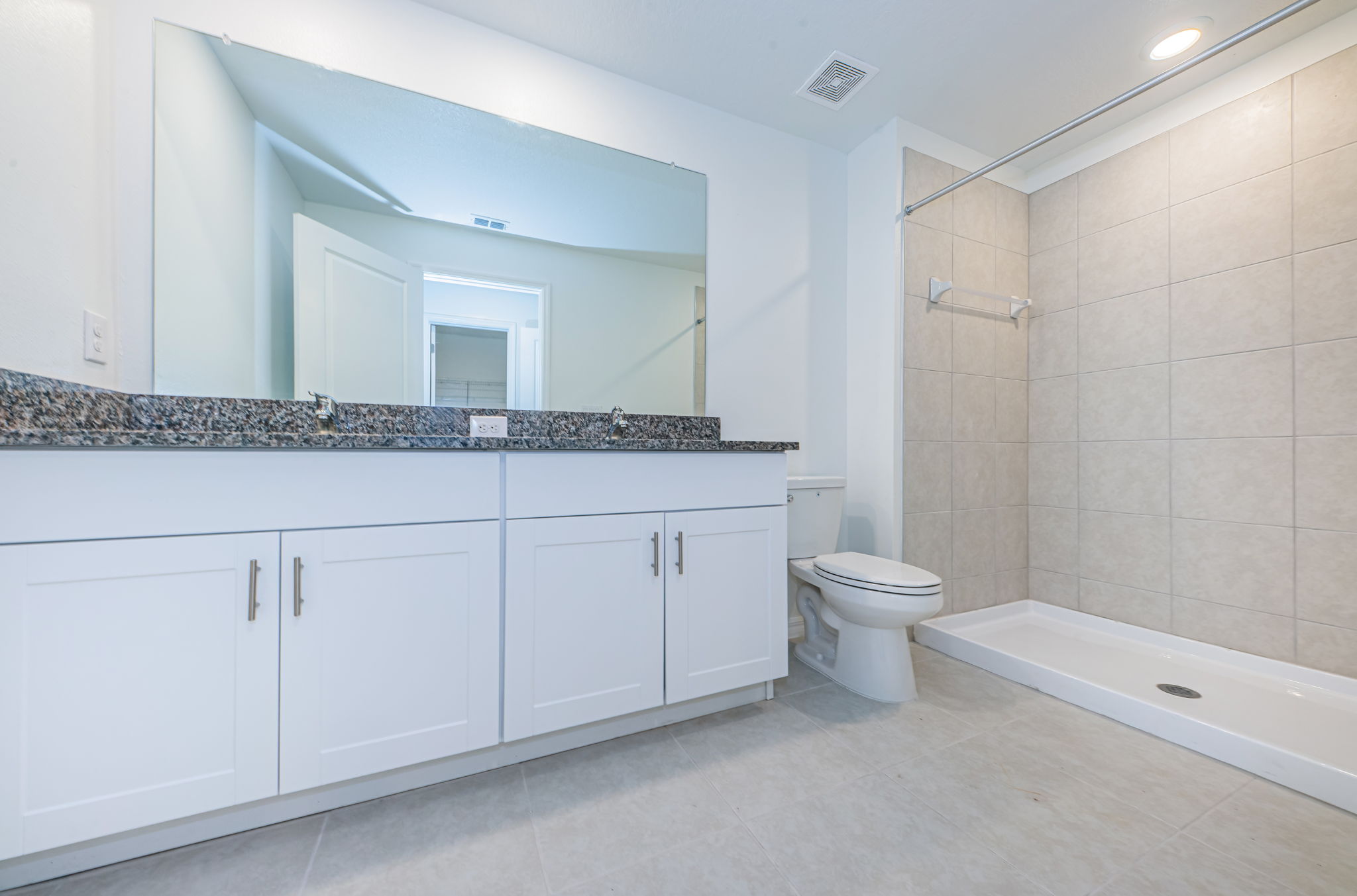 Upper Level Master Bathroom1a-2