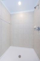 Upper Level Master Bathroom1b-2