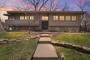  Photo 0