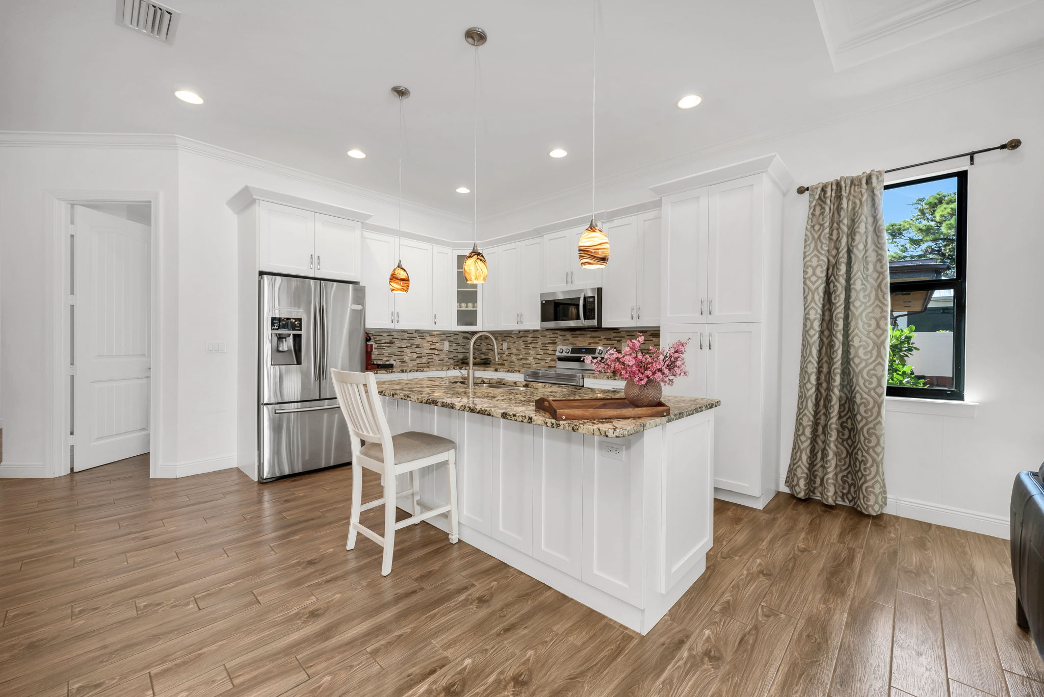 Breakfast Bar - Kitchen 2