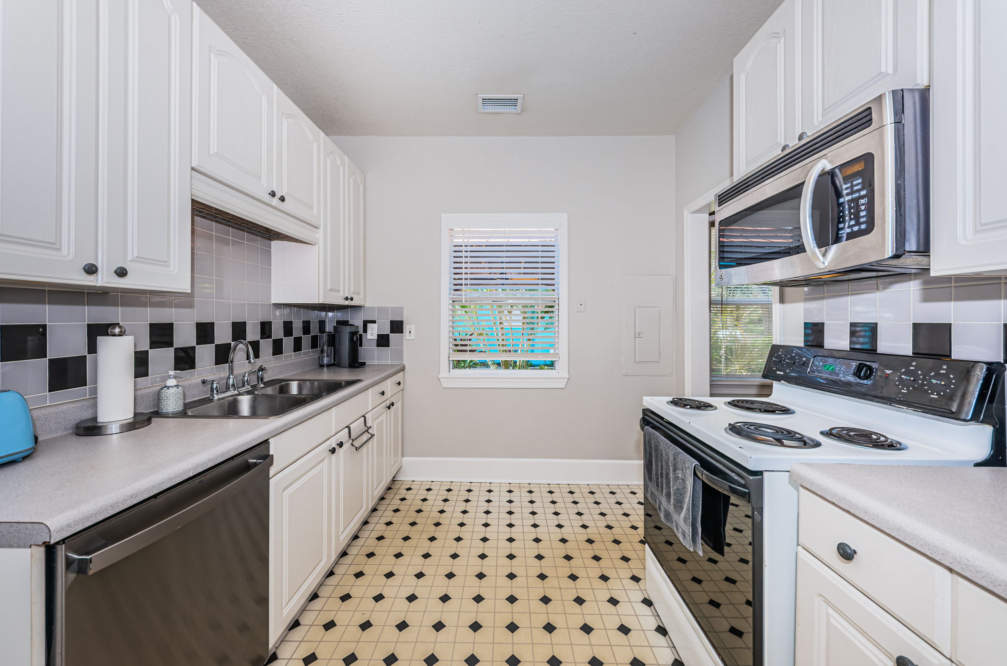 Kitchen 2-2