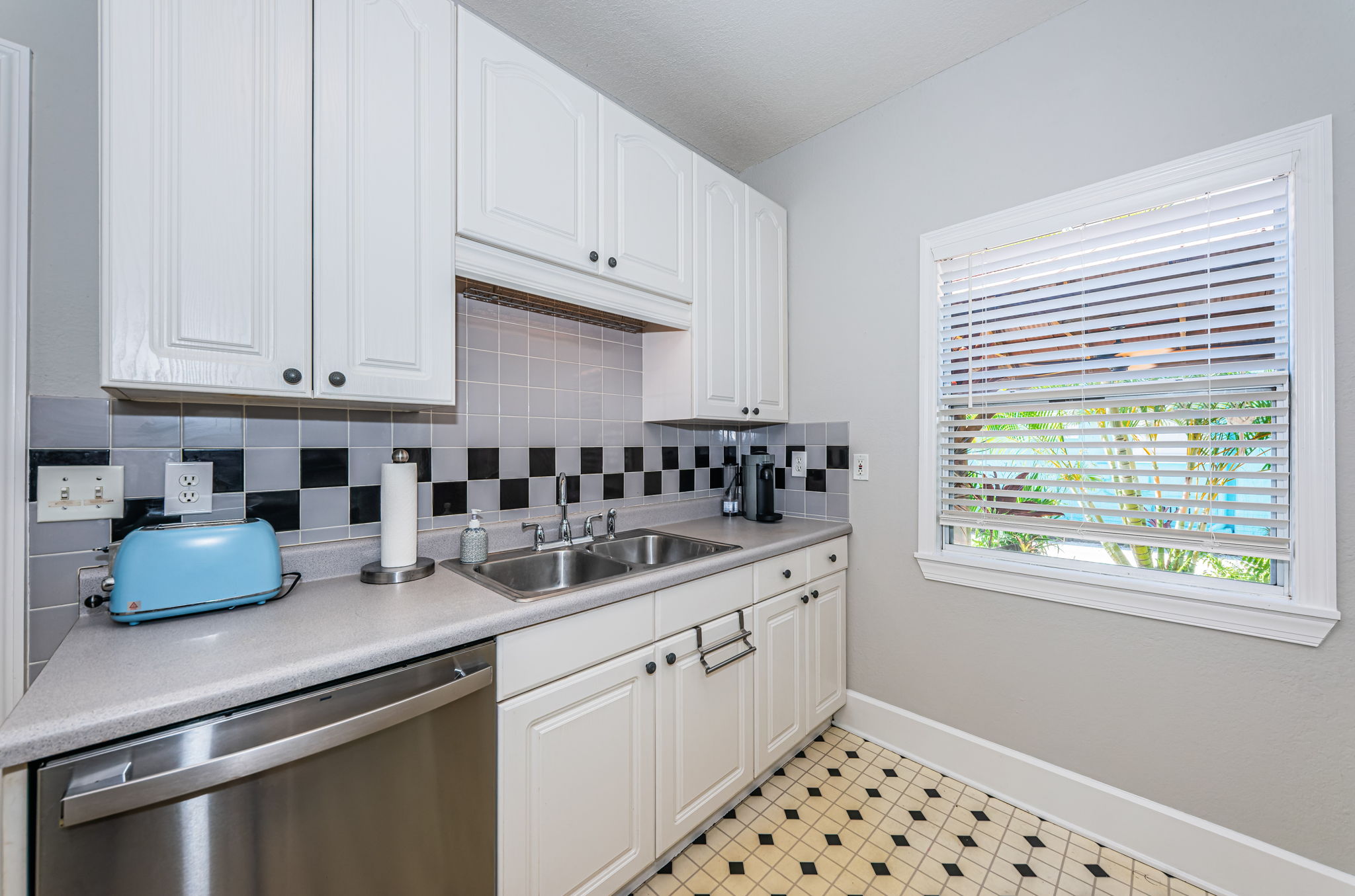 Kitchen 3-2