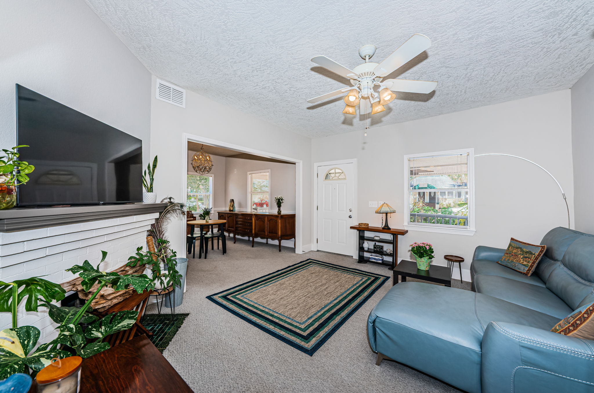 Living Room 2-2