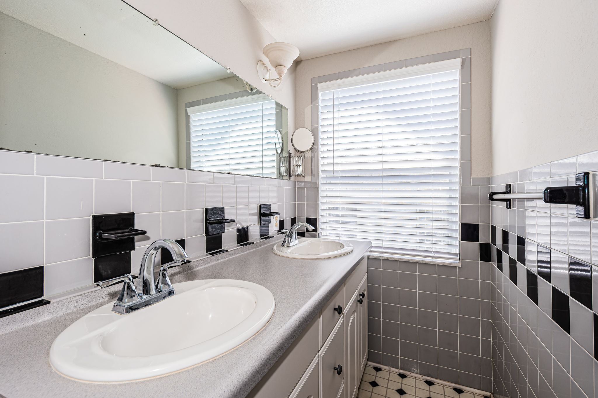 Primary Bathroom 1a
