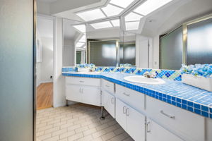 Jack n Jill Bathroom2c