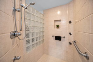 Master Bathroom1d