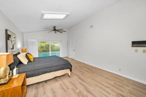 Master Bedroom1b