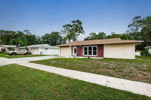 Front Exterior4