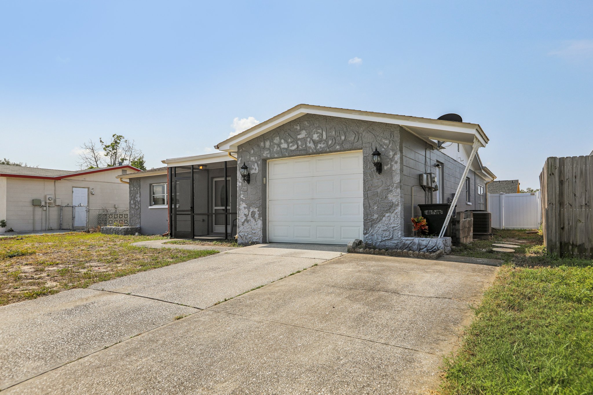 Moulton Dr-0705-002.jpg