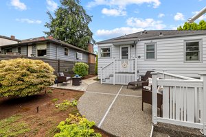 well maintained, also has sprinkler system