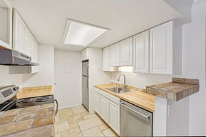 Fairmount Dr-S0503-010.jpg