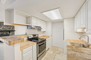 Fairmount Dr-S0503-011.jpg