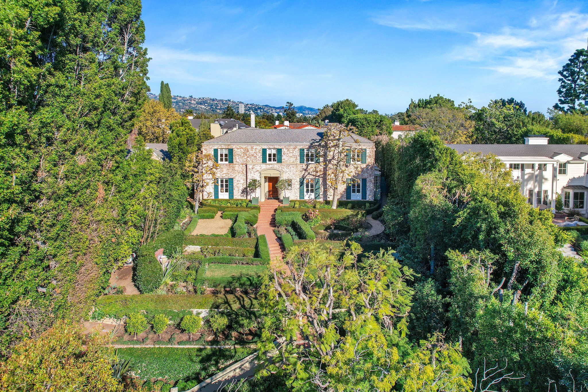 834 Devon Avenue-4.jpg