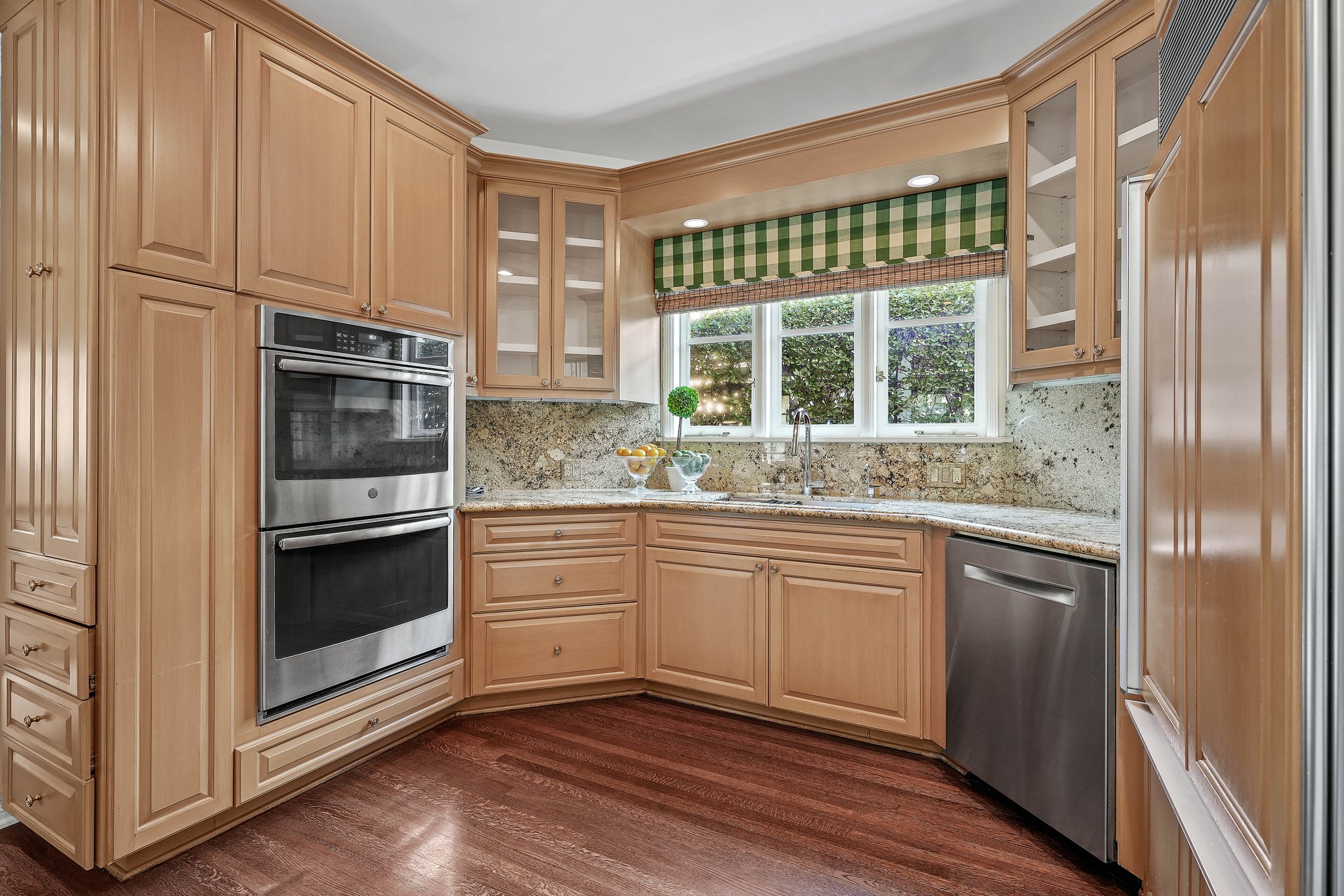834 Devon Avenue-34.jpg