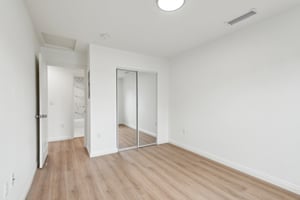 E 90th St-2605-026.jpg