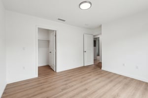 E 90th St-2605-032.jpg