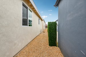 E 90th St-2605-047.jpg