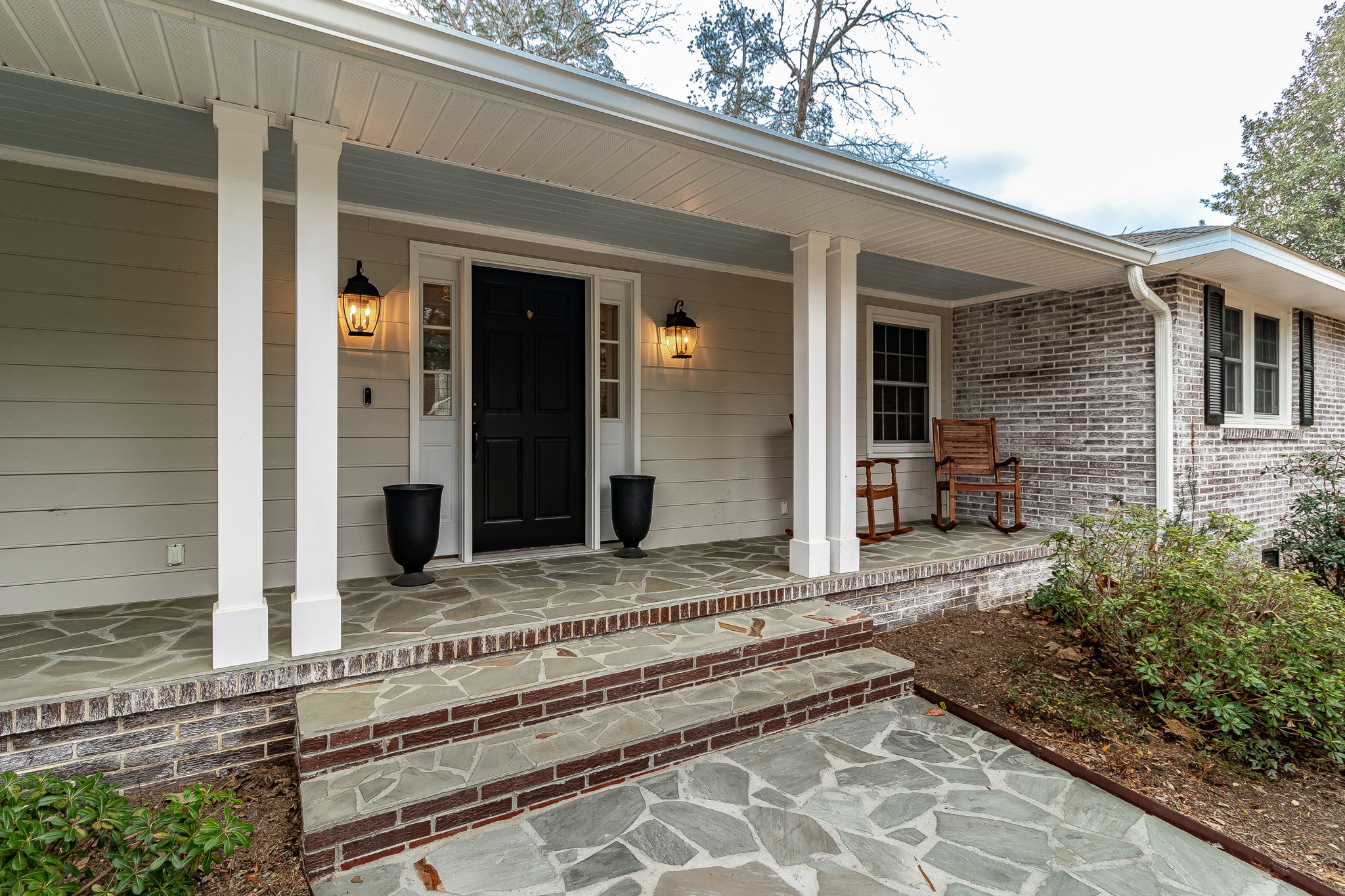 Front Porch/Entrance