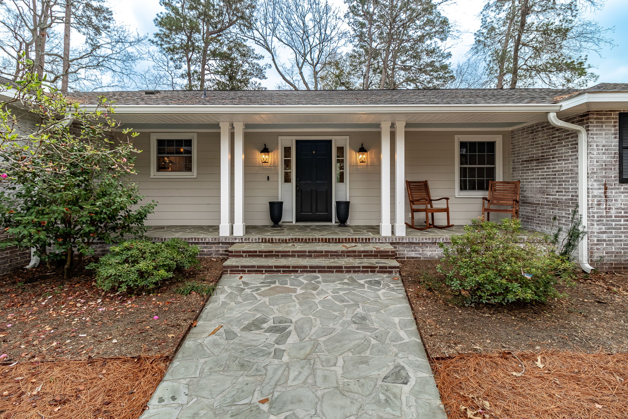 Front Porch/Entrance