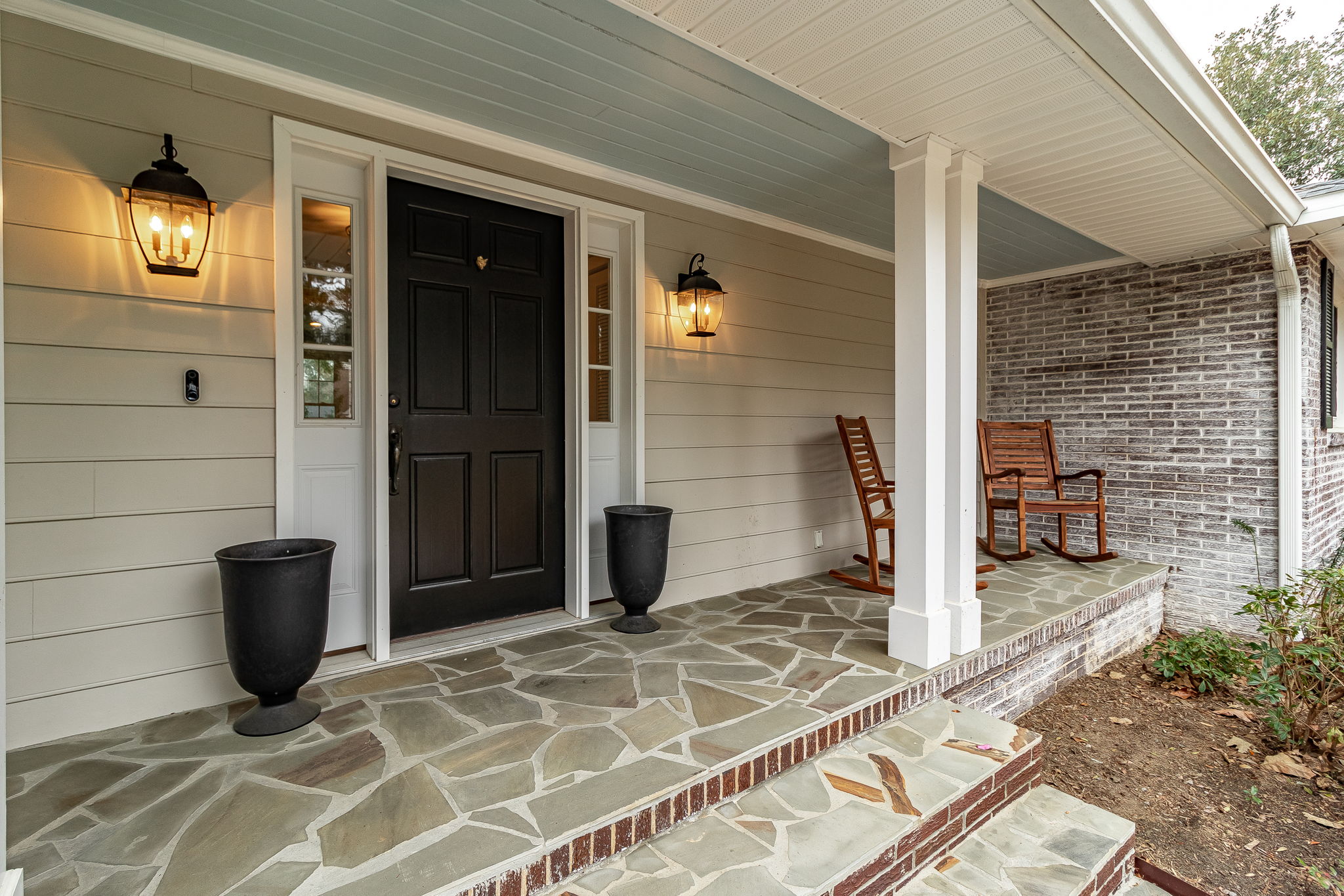Front Porch/Entrance