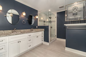 Owner's En-Suite Bath