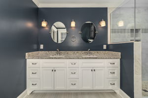 Owner's En-Suite Bath